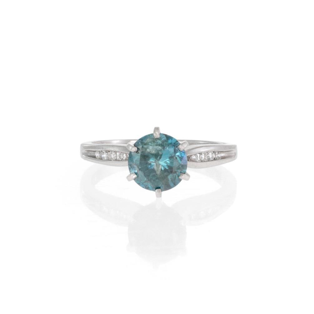 Stunning 800 Platinum Engagement Ring Blue Diamond 1.30ct: Stunning 800 Platinum Engagement Ring Blue Diamond 1.30ct Presenting a stunning platinum engagement ring, crafted in 800 platinum, featuring a captivating 1.30 carat round cut irradiated blue diamond 