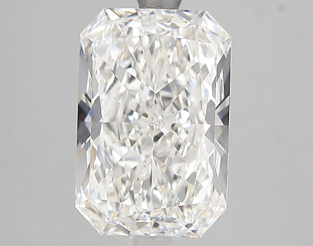 Loose Diamond - RADIANT 3.07ct F VVS2: Loose Diamond - RADIANT 3.07ct F VVS2 Source: This is a real non-mined Diamond that has been grown in a lab Shape: RADIANT Carats: 3.07 Color: F Clarity: VVS2 Certification: IGI Video: