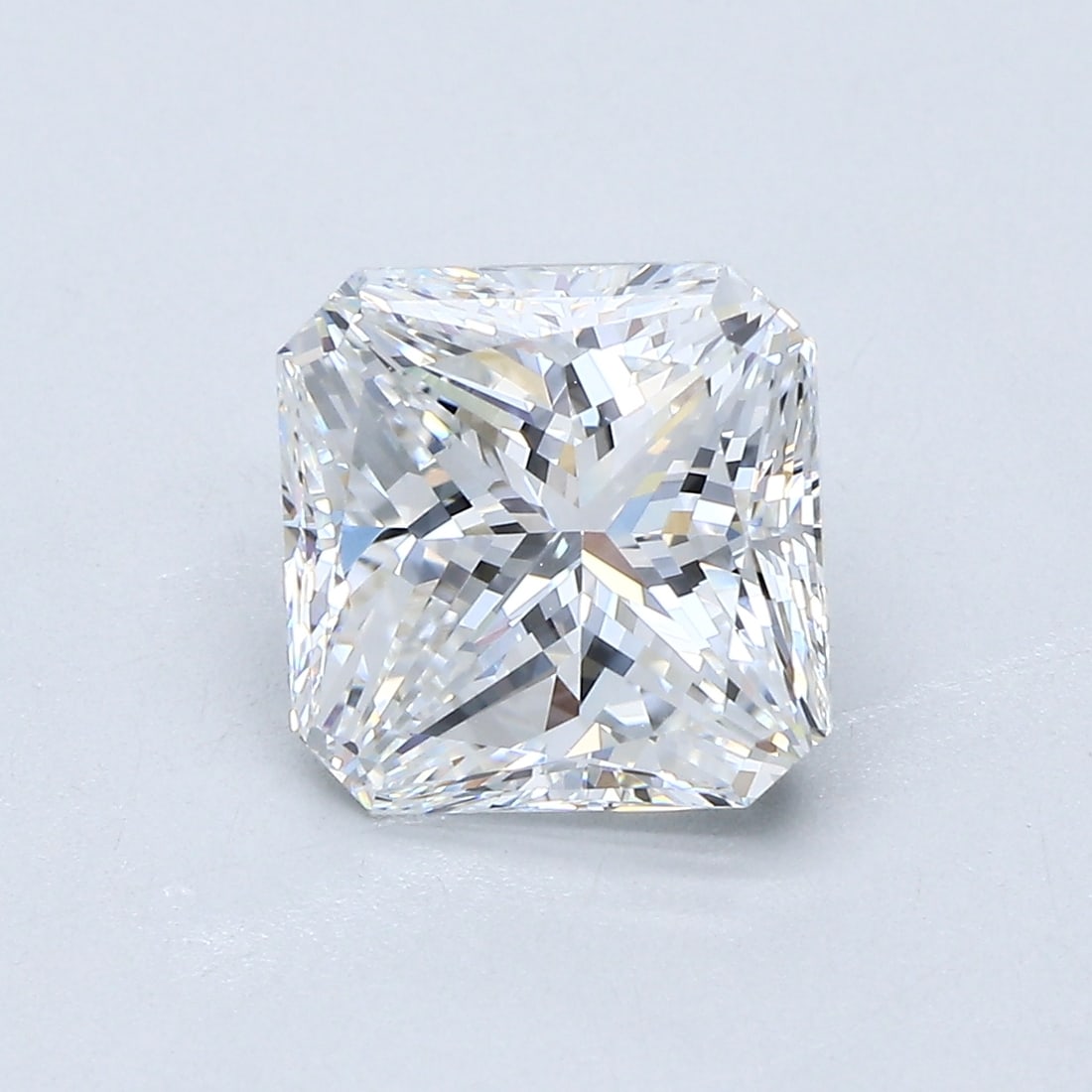 Loose Diamond - RADIANT 3.08ct E VS1: Loose Diamond - RADIANT 3.08ct E VS1 Source: Natural Mined Diamond Shape: RADIANT Carats: 3.08 Color: E Clarity: VS1 Certification: GIA Condition: Pre-Owned PLEASE NOTE: Framed, Large, or heavy items 