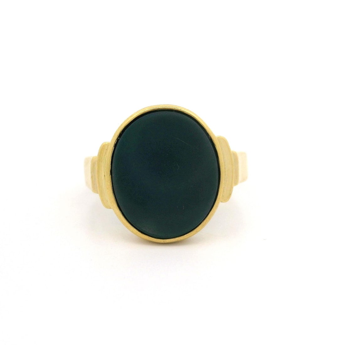 Antique 17k Yellow Gold Oval Bezel Set Hardstone Ring Size 4: Antique 17k Yellow Gold Oval Bezel Set Hardstone Ring Size 4 This exquisite antique ring features a stunning oval bezel set uncarved hardstone in a rich black color, measuring approximately 11.6 x 10m