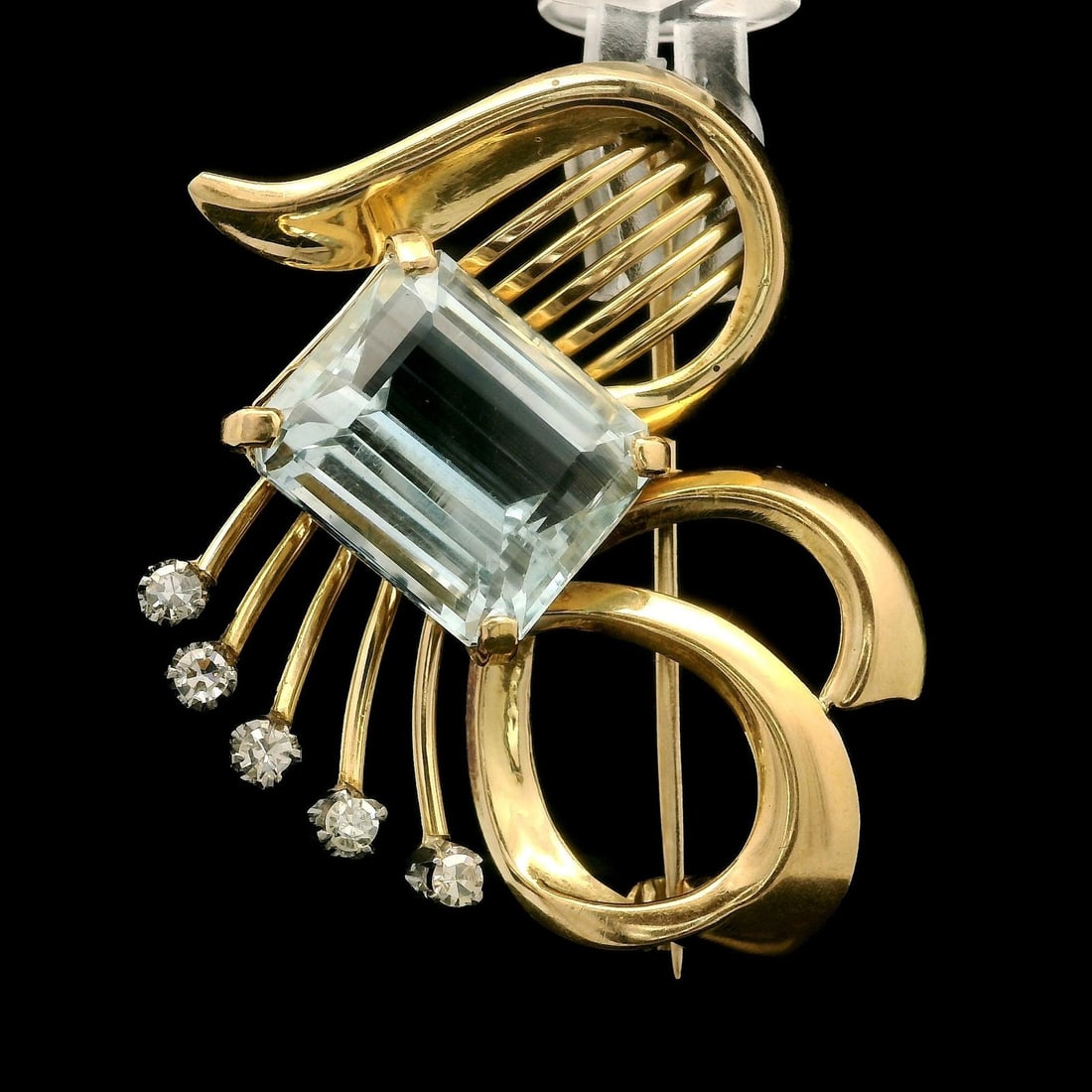 Vintage Retro 5.65ct Aquamarine Diamond Brooch in 18k Yellow Gold Platinum: Vintage Retro 5.65ct Aquamarine Diamond Brooch in 18k Yellow Gold Platinum This vintage retro brooch pin showcases a stunning combination of yellow gold and platinum, featuring a natural aquamarine st