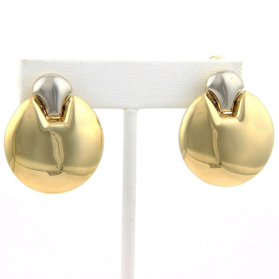 Wempe 18k Two Tone Gold Puffed Disc Dangle Earrings: Wempe 18k Two Tone Gold Puffed Disc Dangle Earrings These vintage earrings are crafted from 18k yellow and white gold, featuring an elegant puffed disc dangle design. The two-tone gold composition off