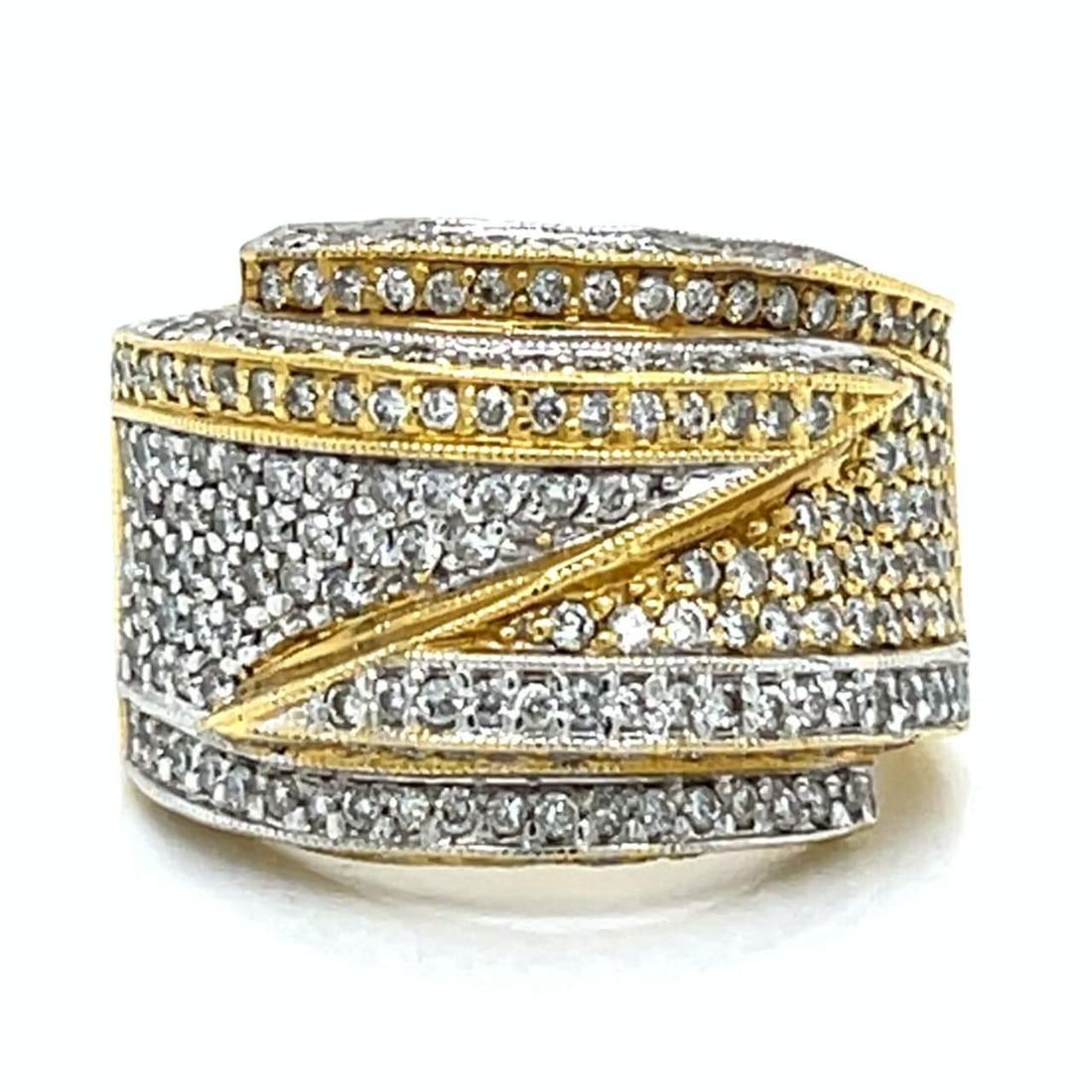SONIA B. 18K Yellow Gold Diamond Ring 3.00 Ct 214 Diamonds: SONIA B. 18K Yellow Gold Diamond Ring 3.00 Ct 214 Diamonds This exquisite ring features 18K yellow gold and is adorned with a stunning collection of 214 diamonds totaling approximately 3.00 carats. Th