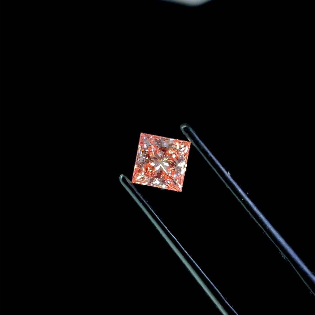 Loose Diamond - PRINCESS 1.1ct Fancy Vivid Pink VVS2: Loose Diamond - PRINCESS 1.1ct Fancy Vivid Pink VVS2 Source: This is a real non-mined Diamond that has been grown in a lab Shape: PRINCESS Carats: 1.1 Color: Fancy Vivid Pink Certification: IGI Video: