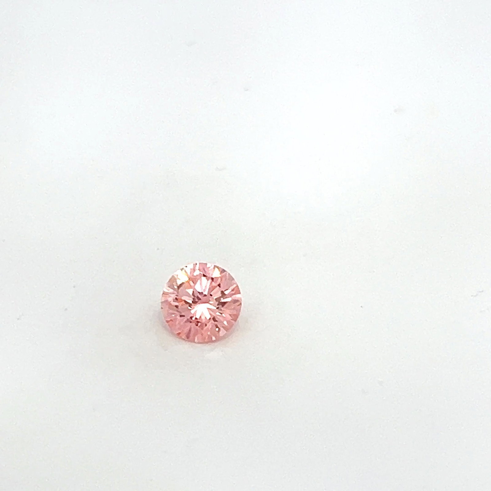 Loose Diamond - ROUND 0.82ct Fancy Pink VVS2: Loose Diamond - ROUND 0.82ct Fancy Pink VVS2 Source: This is a real non-mined Diamond that has been grown in a lab Shape: ROUND Carats: 0.82 Color: Fancy Pink Certification: NONE PLEASE NOTE: Framed, 