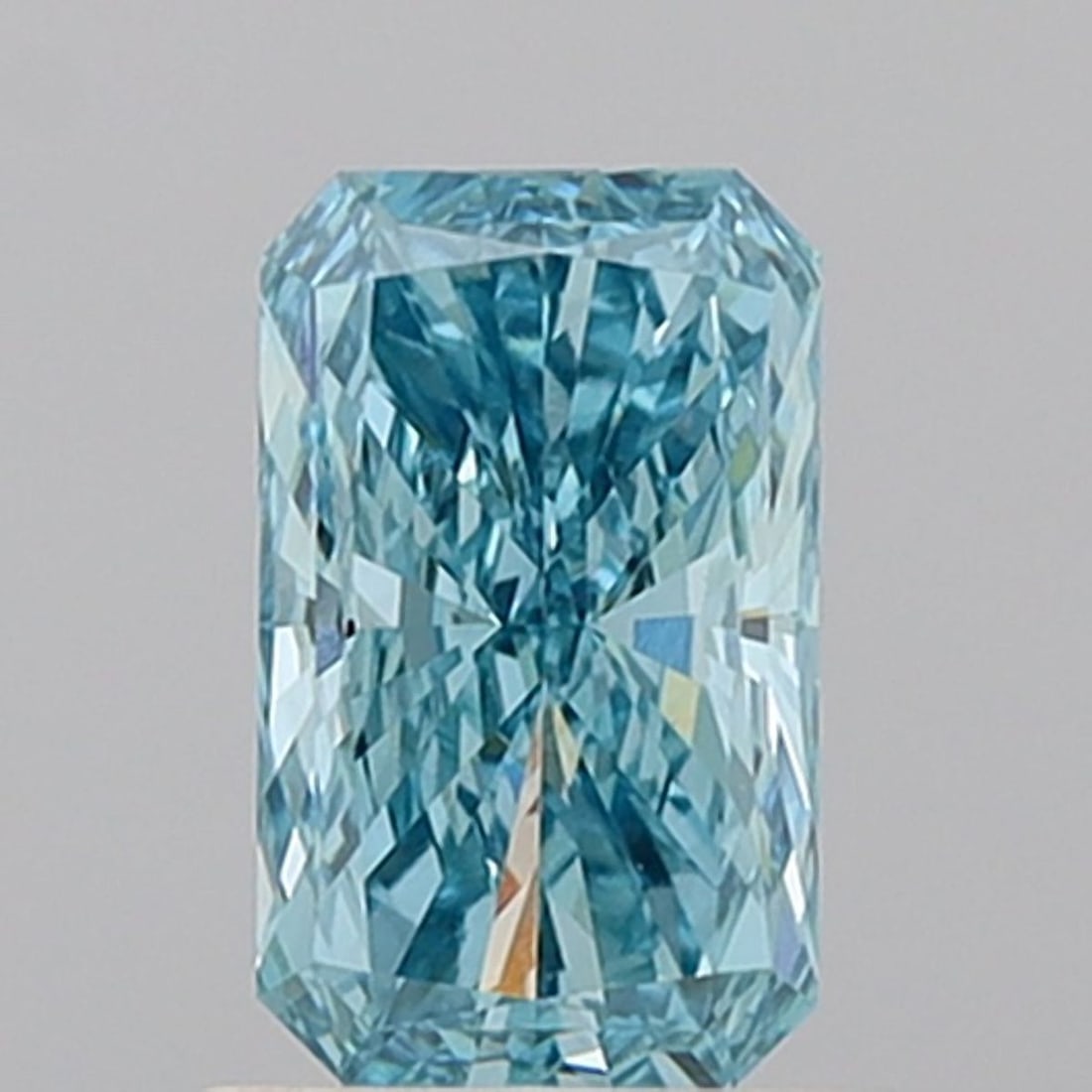 Loose Diamond - RADIANT 0.94ct Fancy Vivid Blue VS1: Loose Diamond - RADIANT 0.94ct Fancy Vivid Blue VS1 Source: This is a real non-mined Diamond that has been grown in a lab Shape: RADIANT Carats: 0.94 Color: Fancy Vivid Blue Certification: NONE