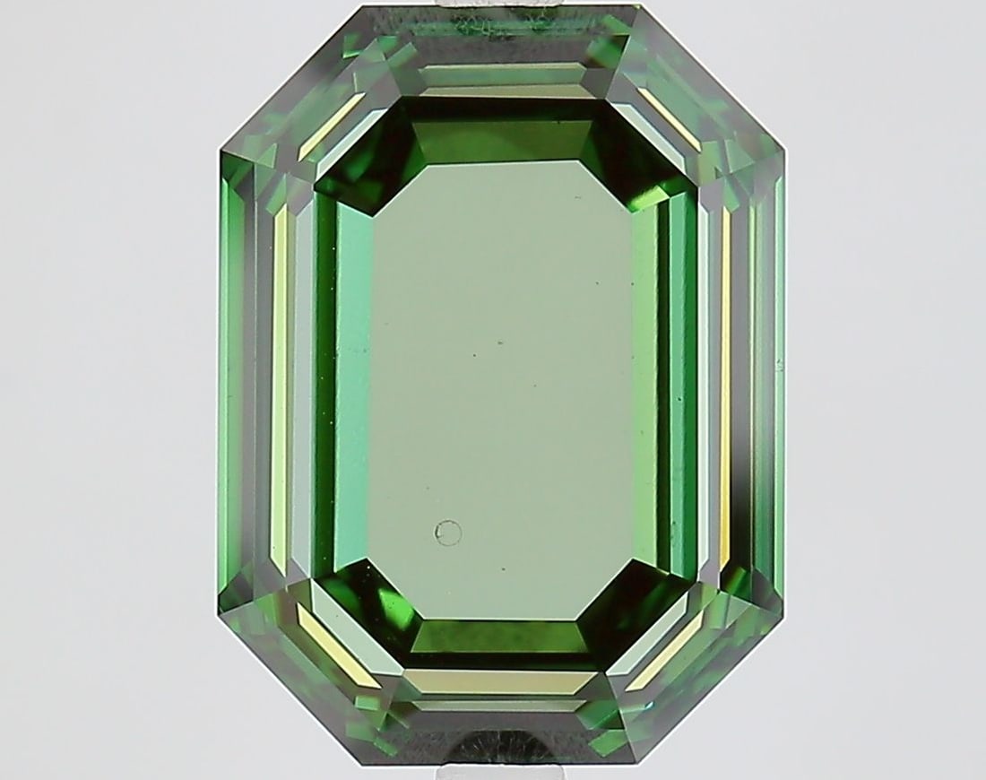 Loose Diamond - RADIANT 5.46ct Fancy Vivid Green VS1: Loose Diamond - RADIANT 5.46ct Fancy Vivid Green VS1 Source: This is a real non-mined Diamond that has been grown in a lab Shape: RADIANT Carats: 5.46 Color: Fancy Vivid Green Certification: IGI