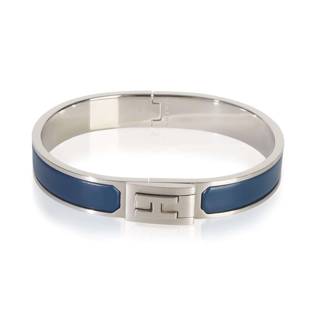 Hermes Bleu Biarritz palladium plated men's bracelet with pouch: Hermes Bleu Biarritz palladium plated men's bracelet with pouch This is a pre-owned Hermes Matte Jet Bracelet in Bleu Biarritz, designed for men. Crafted in France, the bracelet features a palladium-p