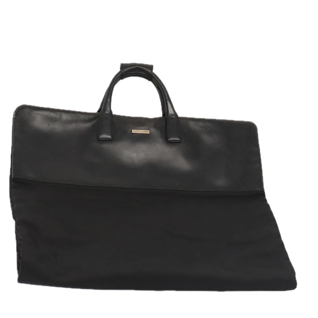 Gucci Black Nylon Garment Cover with Silver Detail 21.3 x 37.8 Inch: Gucci Black Nylon Garment Cover with Silver Detail 21.3 x 37.8 Inch This GUCCI garment cover is crafted from black and silver nylon and is designed for women. It features a spacious compartment with a