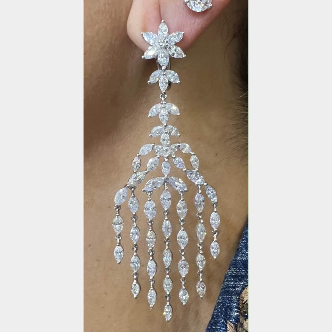 Stunning Platinum 15.50 Ct Diamond Chandelier Earrings 3 Inch: Stunning Platinum 15.50 Ct Diamond Chandelier Earrings 3 Inch Exquisite platinum chandelier earrings featuring an impressive total diamond weight of approximately 15.50 ct. These stunning earrings are