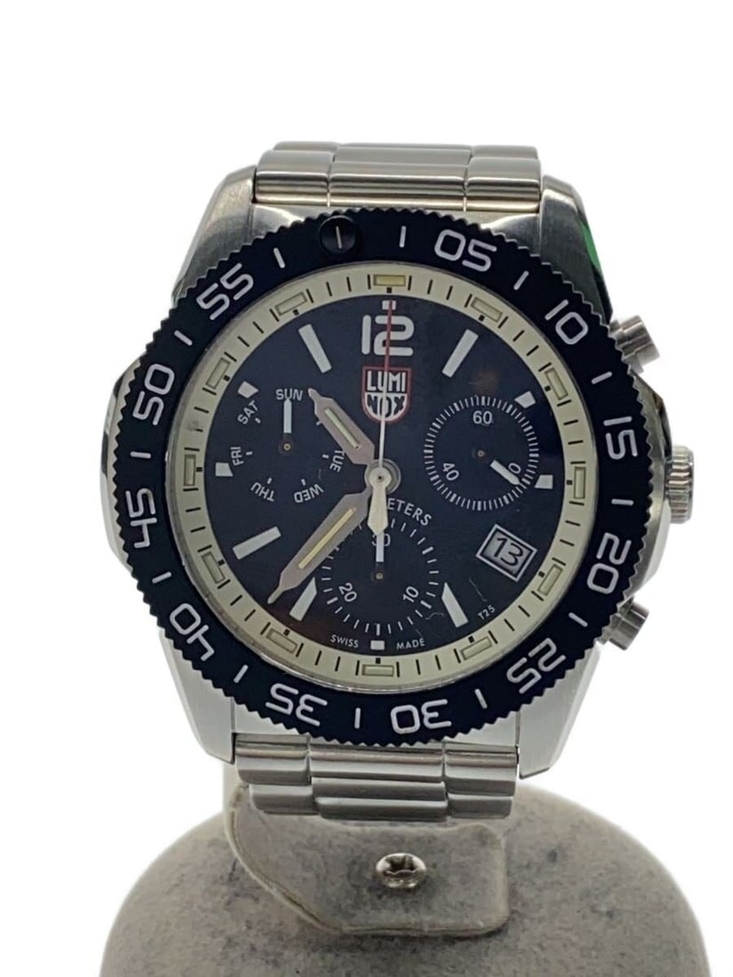 LUMINOX Stainless Steel Pacific Diver Men's Quartz Wristwatch: LUMINOX Stainless Steel Pacific Diver Men's Quartz Wristwatch This LUMINOX Pacific Diver quartz men's wristwatch features a durable stainless steel case and band in black. Designed for men, the watch 