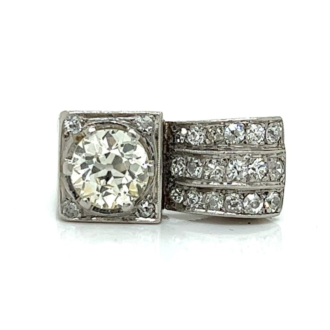 Art Deco Platinum Ring 2.50 Ct Diamond Vintage Elegance: Art Deco Platinum Ring 2.50 Ct Diamond Vintage Elegance This exquisite Art Deco ring features a stunning design crafted in platinum. It is adorned with a central diamond weighing approximately 1.60 Ct