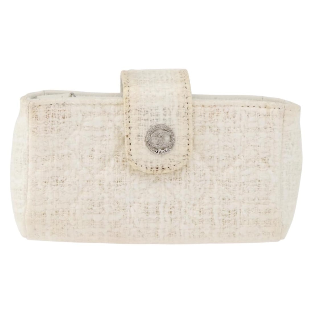 Chanel White Tweed Vintage Clutch 13cm x 7cm x 3cm: Chanel White Tweed Vintage Clutch 13cm x 7cm x 3cm This Chanel Vintage Clutch is crafted from white tweed and features a classic, elegant design. Made in Italy, it offers a compact silhouette with a s
