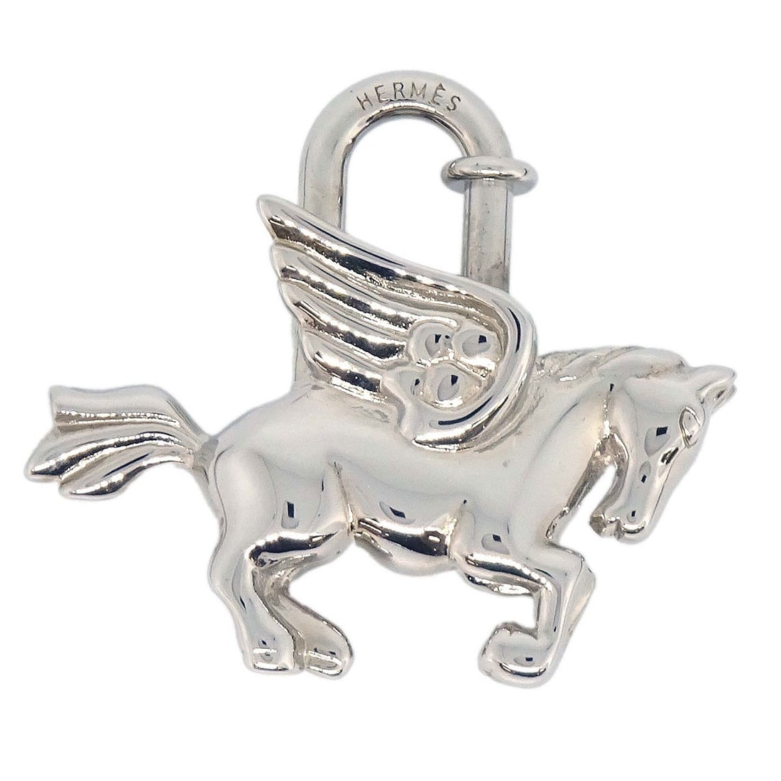 Hermes Le Cheval Pegasus Cadena Silver Charm 1993 Vintage: Hermes Le Cheval Pegasus Cadena Silver Charm 1993 Vintage This is a vintage 1993 Hermes Le Cheval Pegasus Cadena charm in a small size, crafted in a silver color. Made in France, this unisex accessory