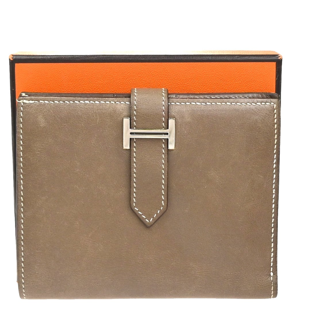 Hermes Bearn Epsom leather coin wallet: Hermes Bearn Epsom leather coin wallet This Hermes Bearn Coin Wallet is crafted from brown leather and designed for unisex use. The wallet features a compact silhouette and is made in France. It is in