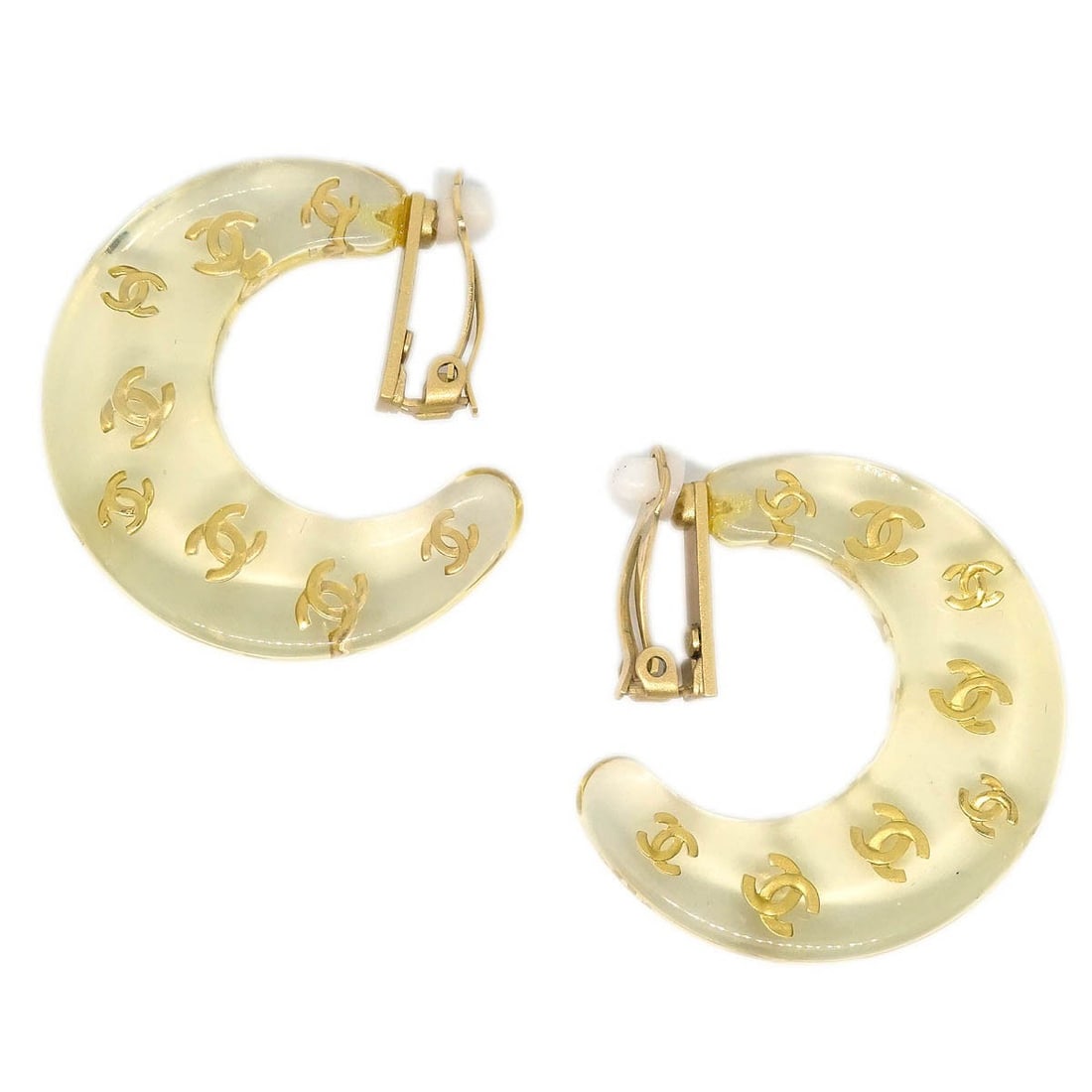 Chanel Gold Clip-On Crescent Moon Hoop Earrings 01P: Chanel Gold Clip-On Crescent Moon Hoop Earrings 01P Elevate your accessory collection with these exquisite Chanel Hoop Crescent Moon Earrings. Crafted in a stunning gold tone, these clip-on earrings s