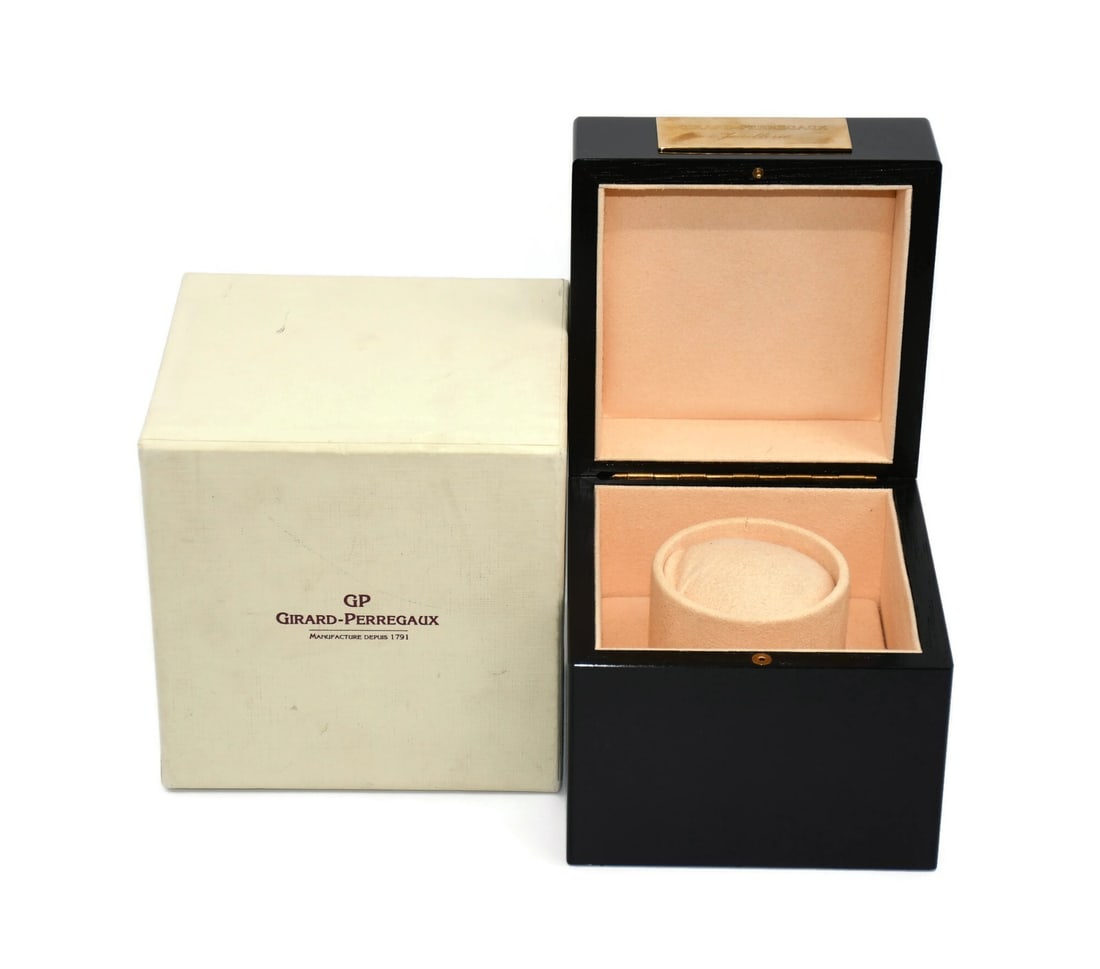 Authentic Girard Perregaux Presentation Watch Box 6x6x6 Inches: Authentic Girard Perregaux Presentation Watch Box 6x6x6 Inches This authentic Girard-Perregaux watch box is designed for the presentation of a single watch, making it a perfect complement to your time