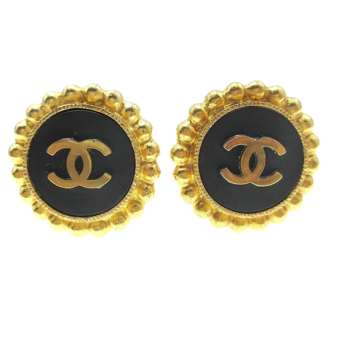 Chanel 93A Gold Black Button Clip-On Earrings Logo Style: Chanel 93A Gold Black Button Clip-On Earrings Logo Style Elevate your accessory collection with these exquisite Chanel Button Earrings, featuring a stunning gold and black color combination. Designed 