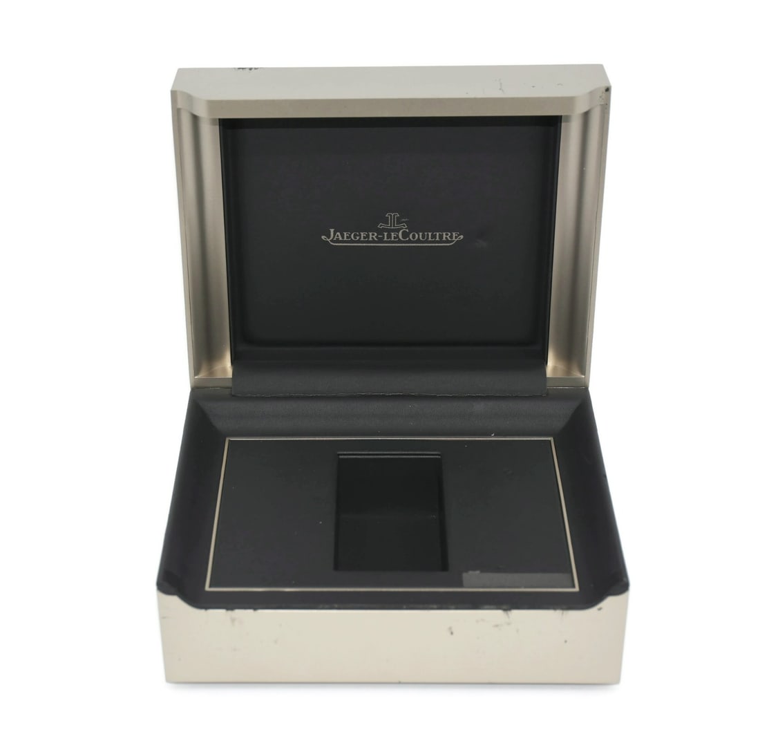 Jaeger-LeCoultre Single Presentation Box 8x6x4 Inches: Jaeger-LeCoultre Single Presentation Box 8x6x4 Inches This is a pre-owned Jaeger-LeCoultre presentation box designed for a single watch. Manufactured in Switzerland, it measures 8 x 6 x 4 inches. Plea