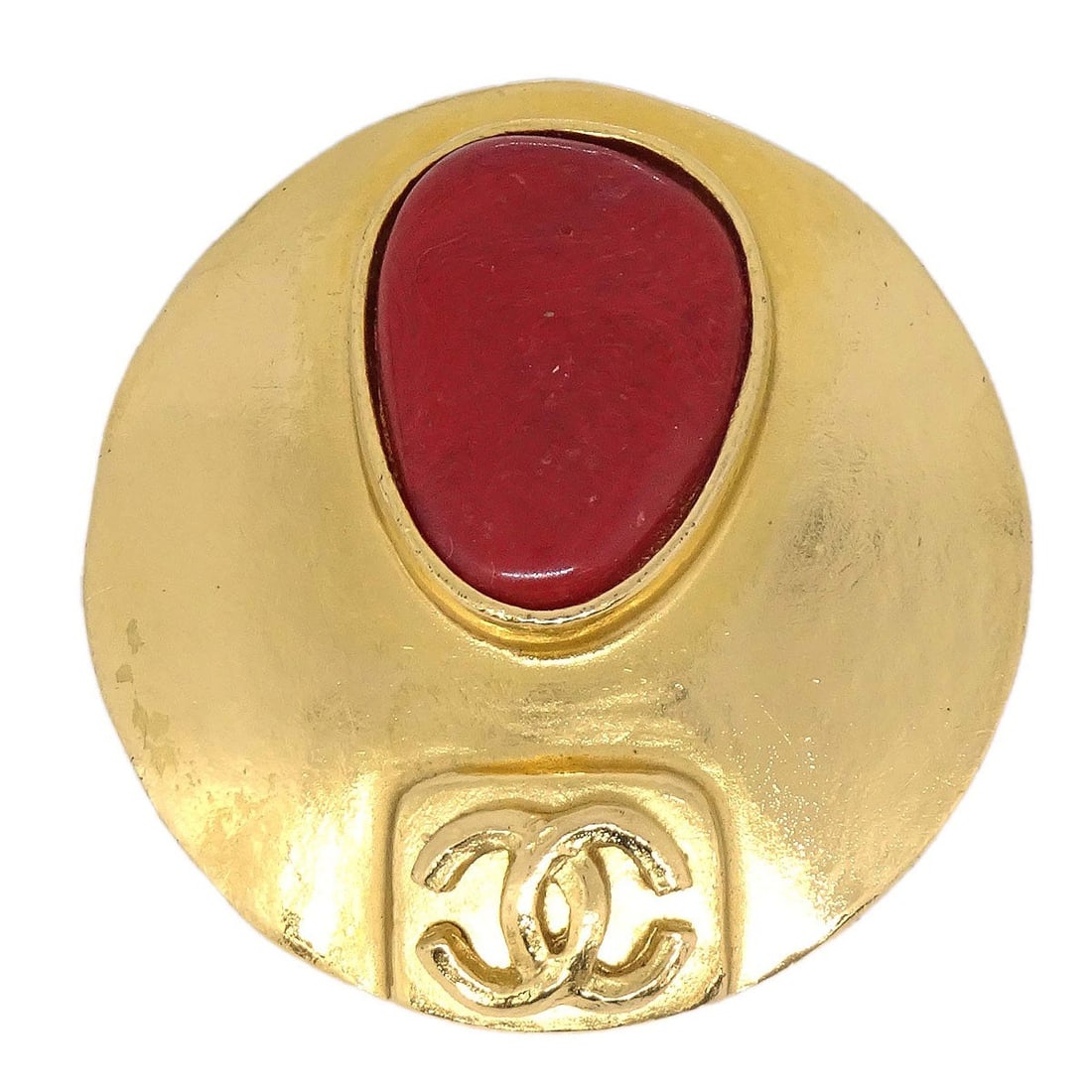 Chanel Gold Tone Medallion Brooch 98P: Chanel Gold Tone Medallion Brooch 98P This Chanel Medallion brooch features a gold-tone finish and a classic medallion design. Crafted in France, it showcases the timeless elegance associated with the
