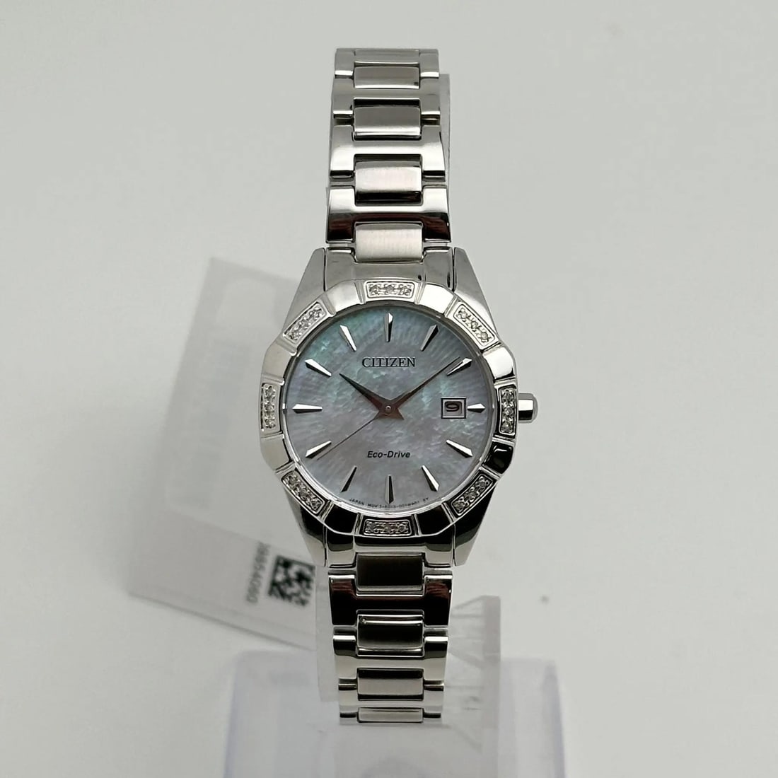 Citizen Eco-Drive 29mm Ladies Quartz Watch MOP Dial EW2650-51D: Citizen Eco-Drive 29mm Ladies Quartz Watch MOP Dial EW2650-51D This Citizen Eco-Drive wristwatch is a stylish and elegant timepiece designed for ladies. Featuring a stunning mother-of-pearl dial with 