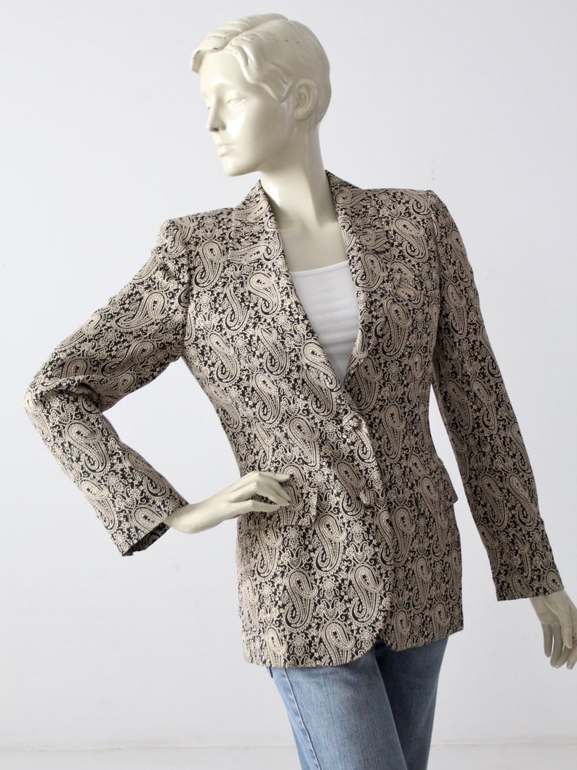 1980s Alan Austin Metallic Gold Paisley Blazer Made in Italy: 1980s Alan Austin Metallic Gold Paisley Blazer Made in Italy Discover this exquisite 1980s Alan Austin blazer, a true collector's piece crafted in Italy. This striking black jacket is adorned with a l