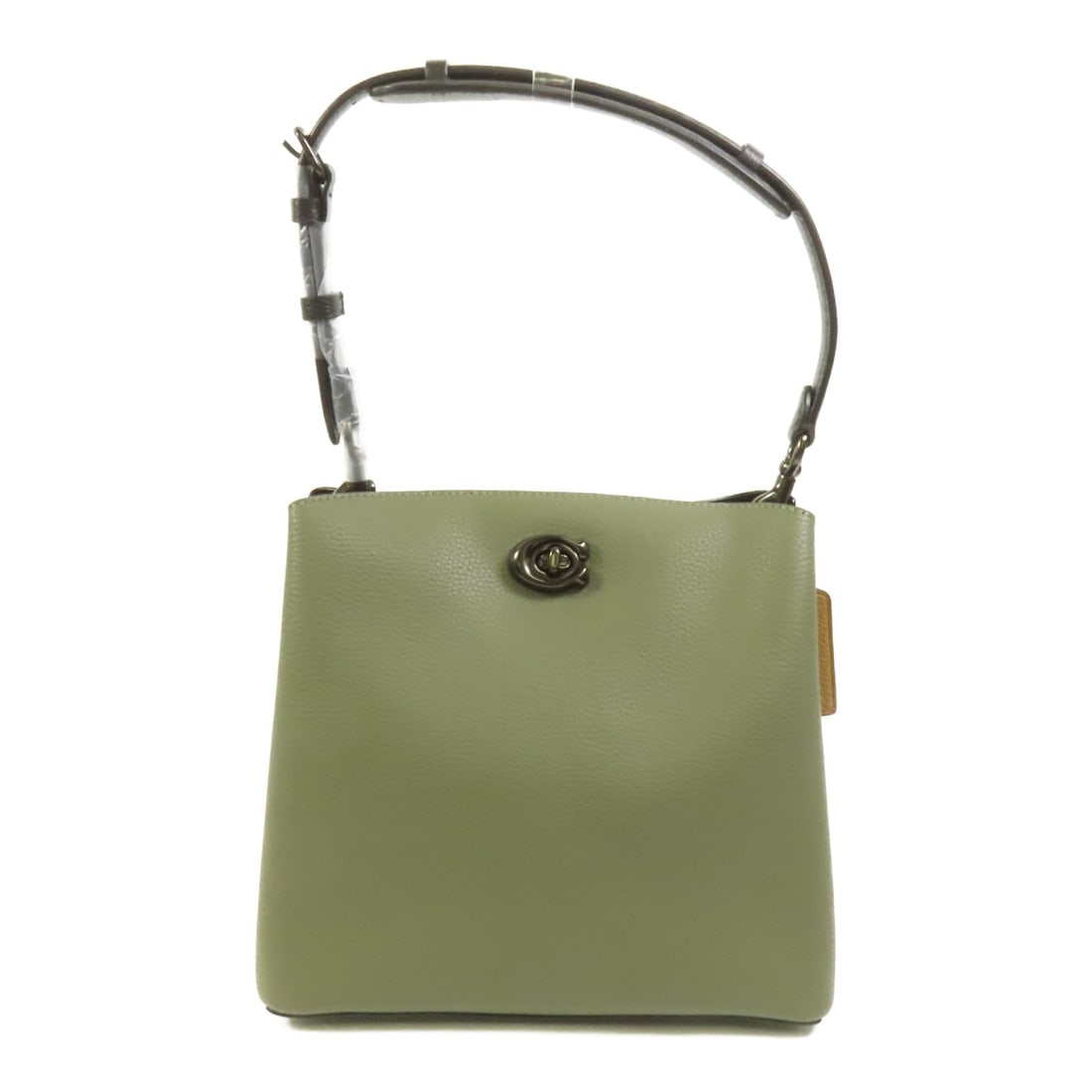 COACH Green Calfskin Women Shoulder Bag: COACH Green Calfskin Women Shoulder Bag This COACH shoulder bag is crafted from high-quality calfskin leather and features a stylish green exterior. Made in the United States, it offers a sleek and pr