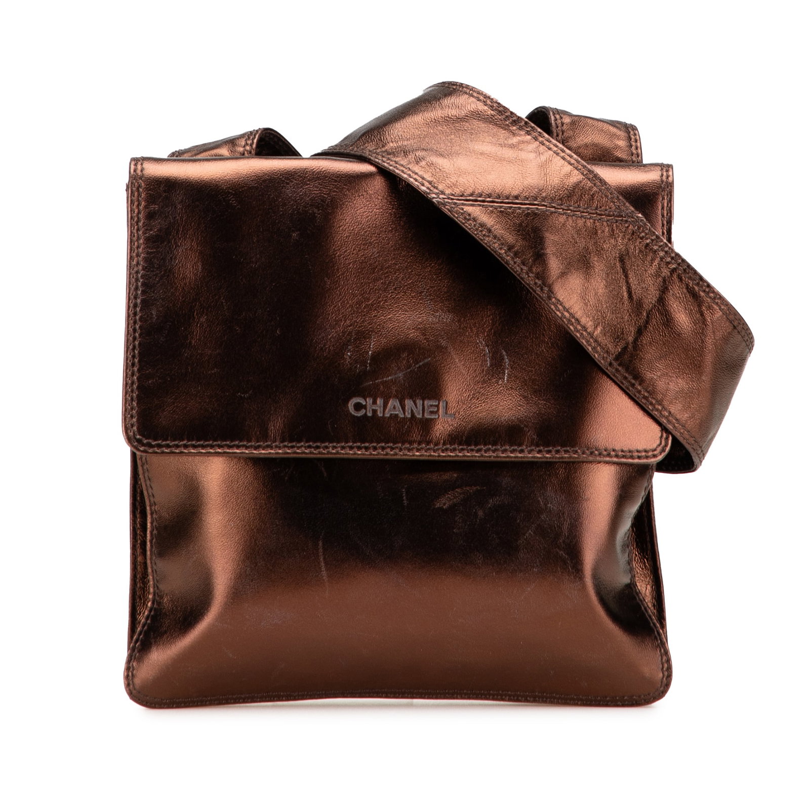 Chanel Metallic Lambskin Flap Crossbody Bag Brown Leather: Chanel Metallic Lambskin Flap Crossbody Bag Brown Leather Introducing the Chanel Metallic Lambskin Flap Crossbody, a stylish and sophisticated accessory crafted from premium leather. This elegant bag 