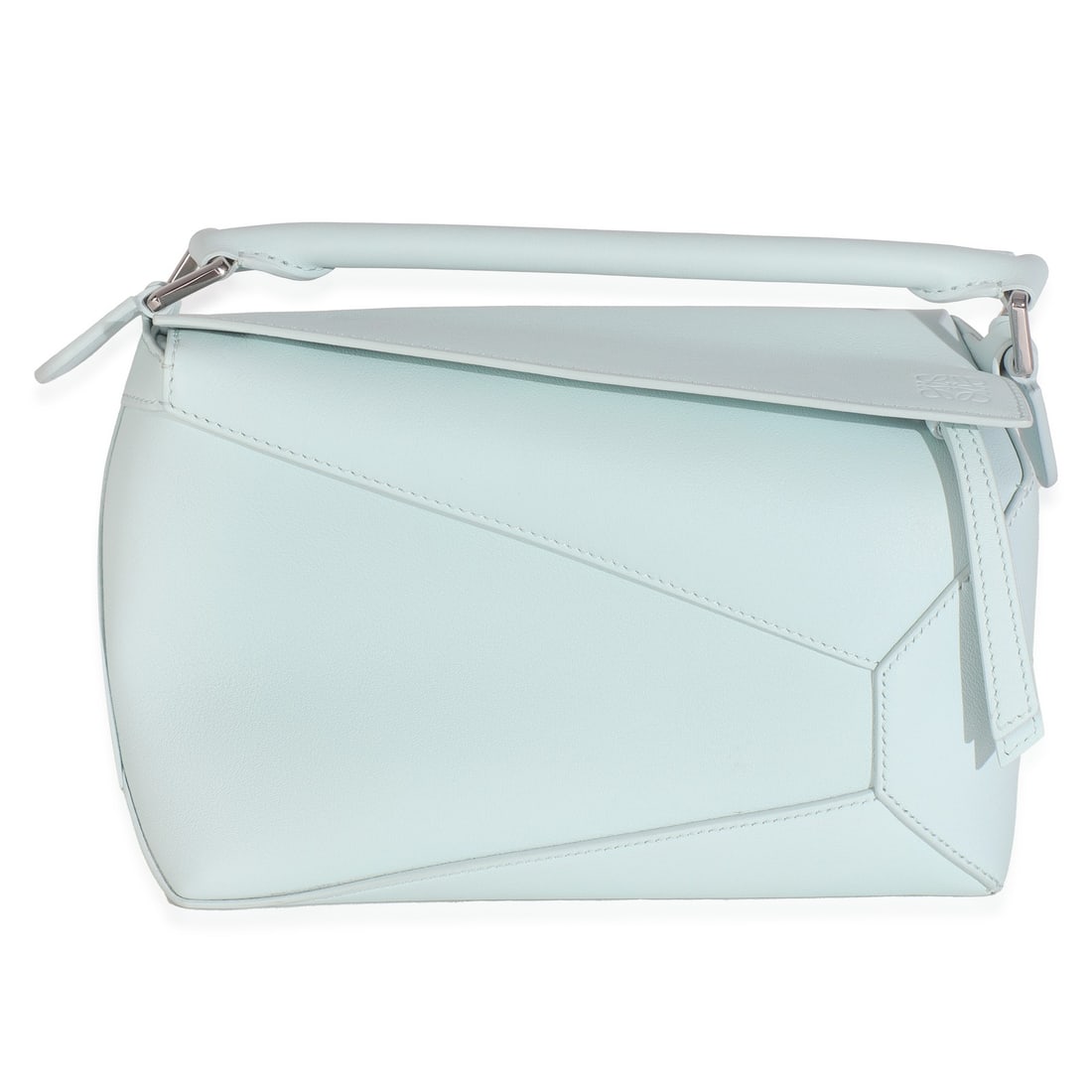 Loewe Small Puzzle Edge blue calfskin shoulder bag with dustbag: Loewe Small Puzzle Edge blue calfskin shoulder bag with dustbag This Loewe Small Puzzle Edge Bag features a striking blue leather exterior and a contemporary silhouette. Designed for versatility, it c