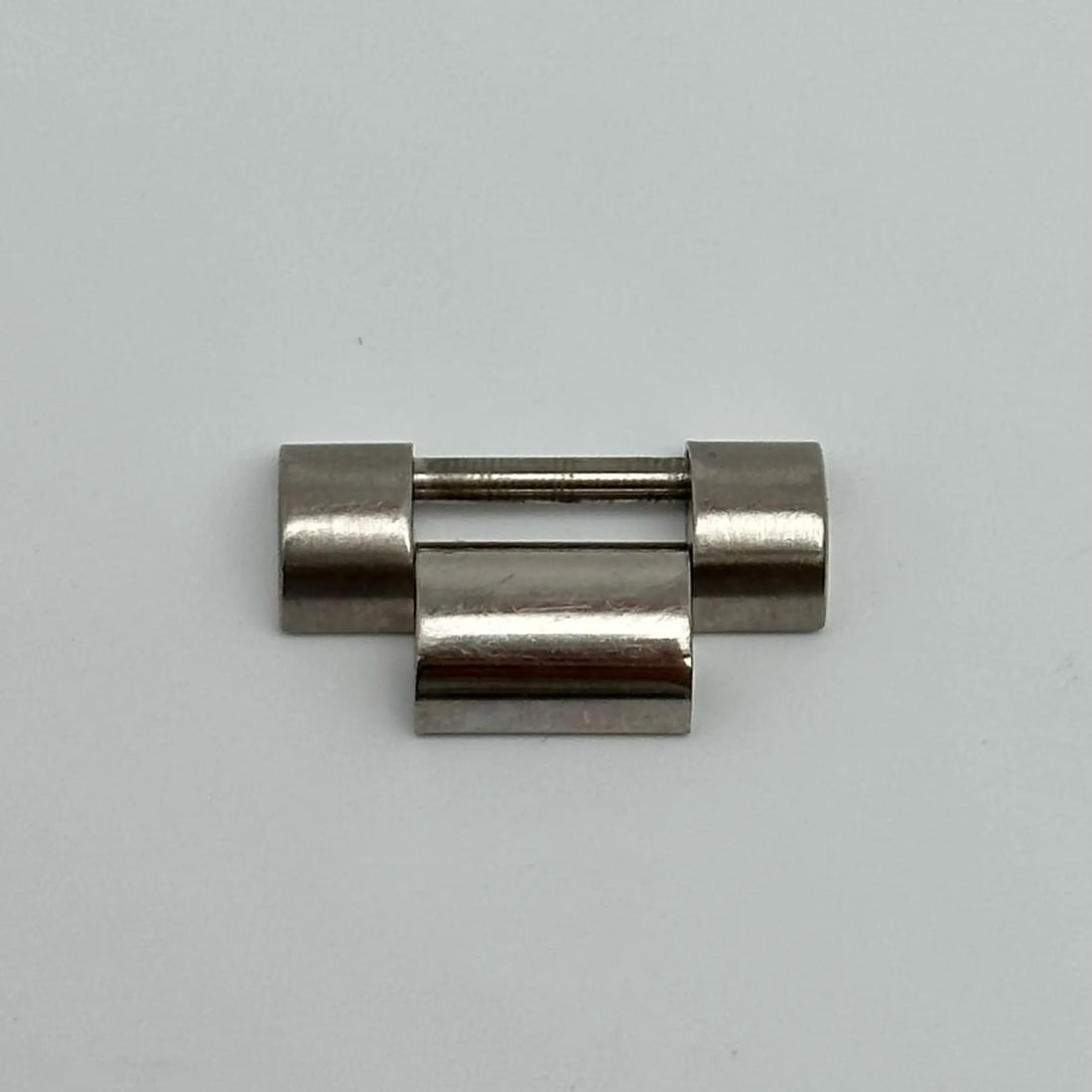 Rolex President 18K White Gold Band Link 118239 Luxury: Rolex President 18K White Gold Band Link 118239 Luxury This exquisite Rolex President band link is crafted from 18K white gold, offering a luxurious addition to your watch collection. Designed specifi