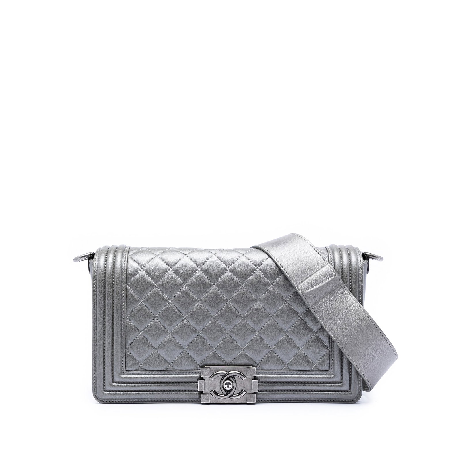 Chanel Boy Flap lambskin shoulder bag gray: Chanel Boy Flap lambskin shoulder bag gray This Chanel Old Medium Quilted Lambskin Boy Flap bag features a gray quilted lambskin leather body, a chain strap with a leather shoulder guard, a front flap