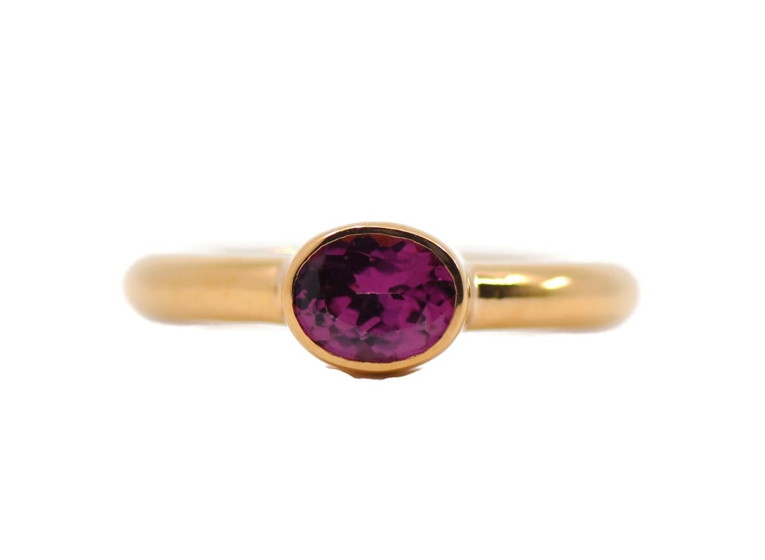 Reinstein Ross 22K Rose Gold Ring Size 5 Authentic: Reinstein Ross 22K Rose Gold Ring Size 5 Authentic This exquisite ring from Reinstein Ross features a stunning design crafted from 22K rose gold, reflecting a rich and warm hue. The ring is size 5 and