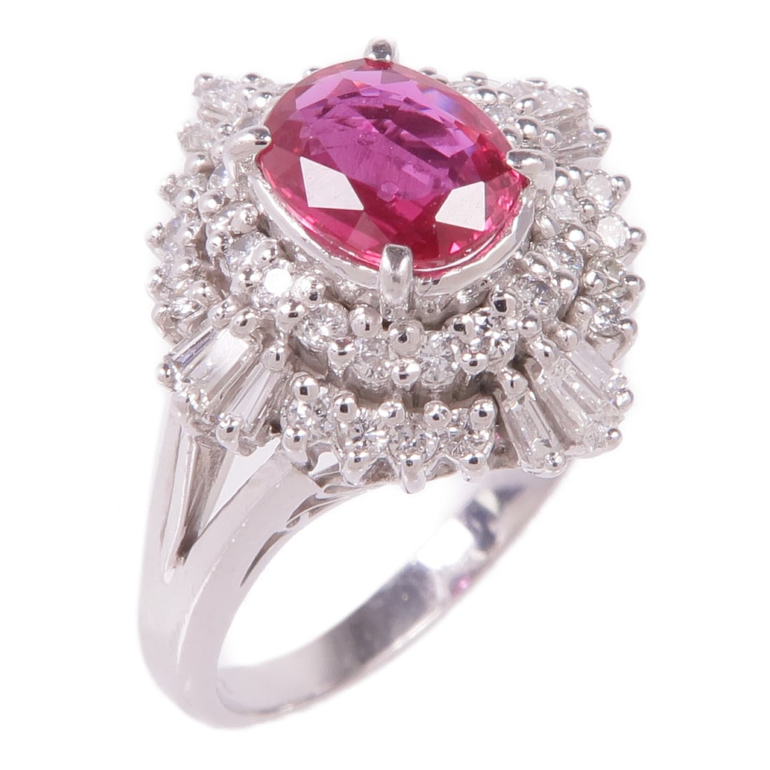 JEWELRY Ruby Diamond Ring in Platinum PT900 US Size 6: JEWELRY Ruby Diamond Ring in Platinum PT900 US Size 6 This stunning Ruby Diamond Ring is crafted from Pt900 Platinum, showcasing a vibrant red ruby as its centerpiece. Designed for a comfortable fit, 