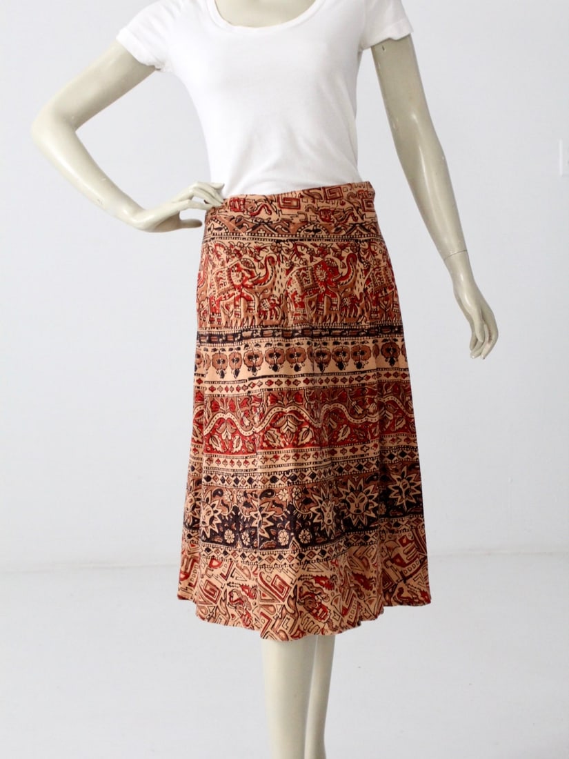 1970s Vintage Boho Elephant Print Wrap Skirt in Rust Red and Indigo: 1970s Vintage Boho Elephant Print Wrap Skirt in Rust Red and Indigo Discover a unique piece of vintage fashion with this 1970s Boho wrap skirt, crafted from soft Indian cotton. Featuring a vibrant rus
