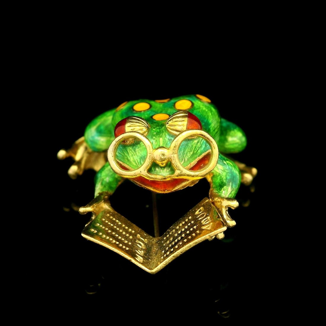 Vintage 18k Yellow Gold Enameled Frog Brooch with Green and Yellow Spots: Vintage 18k Yellow Gold Enameled Frog Brooch with Green and Yellow Spots This charming vintage brooch features a whimsical frog reading a book, crafted from high-quality yellow gold with vibrant green