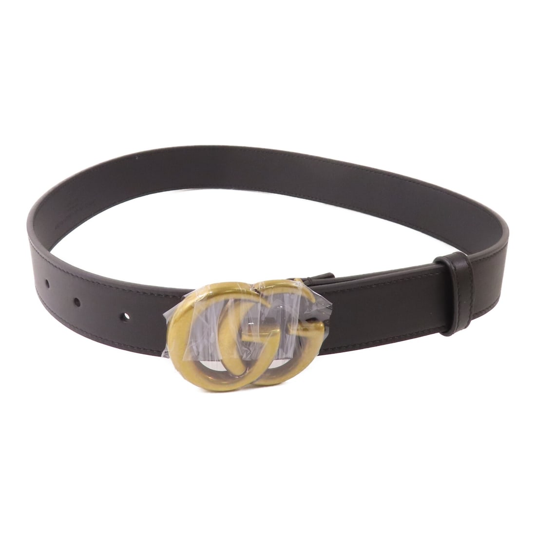 Gucci GG Marmont Black Calfskin Belt with Gold Hardware Size 70: Gucci GG Marmont Black Calfskin Belt with Gold Hardware Size 70 This GUCCI GG Marmont belt is crafted from high-quality black calfskin leather and features the iconic GG buckle in a gold tone. Designe