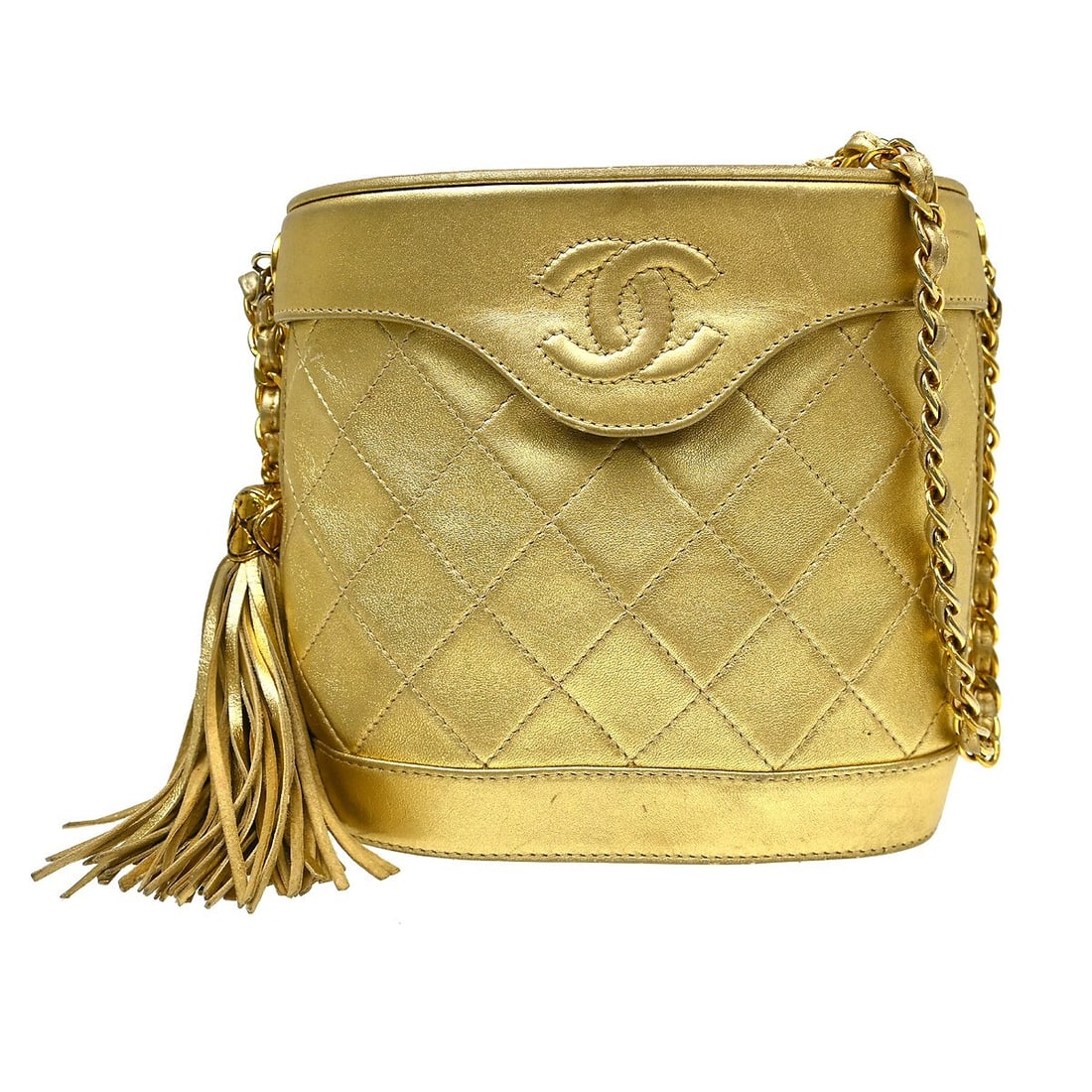 CHANEL lambskin gold crossbody fringe shoulder bag: CHANEL lambskin gold crossbody fringe shoulder bag This Chanel shoulder bag is crafted from gold lambskin leather and features a stylish fringe accent. Designed with a crossbody strap, it offers versa
