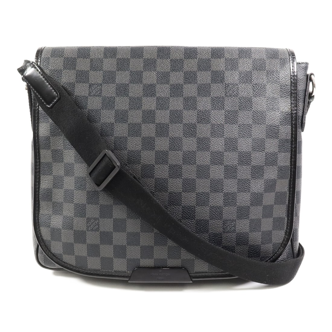 Louis Vuitton Daniel MM Damier Graphite Black Shoulder Bag N58029: Louis Vuitton Daniel MM Damier Graphite Black Shoulder Bag N58029 This Louis Vuitton Daniel MM shoulder bag features the iconic Damier Graphite pattern in black, crafted from durable PVC coated canvas