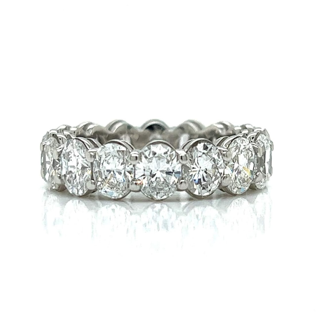 Platinum Eternity Band with 16 Oval Diamonds 7.00 Ct F-G VVS-VS: Platinum Eternity Band with 16 Oval Diamonds 7.00 Ct F-G VVS-VS This exquisite Platinum Eternity Band features 16 stunning oval diamonds, collectively weighing approximately 7.00 carats. The diamonds 