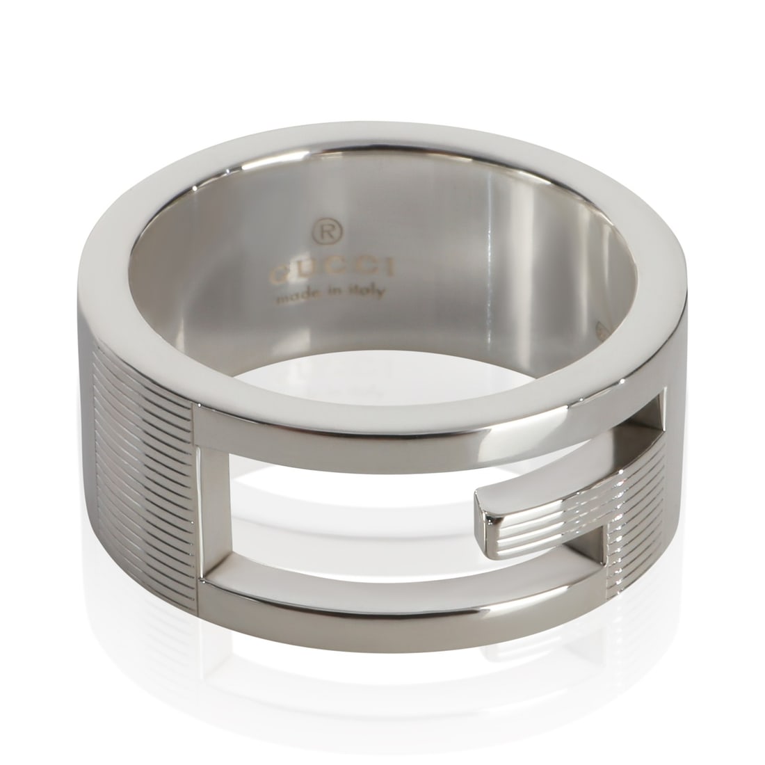 Gucci Narrow Cutout G Sterling Silver Ring Size 4: Gucci Narrow Cutout G Sterling Silver Ring Size 4 This pre-owned Gucci Narrow Cutout G Ring is crafted from 925 sterling silver and features a sleek, minimalist design with the signature cutout G moti