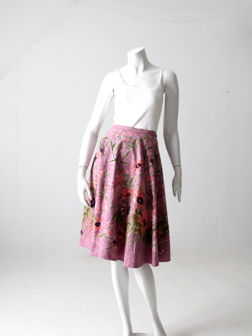 Vintage Floral Sequin Skirt Watercolor Design Full Silhouette: Vintage Floral Sequin Skirt Watercolor Design Full Silhouette This vintage floral print skirt features a beautiful watercolor design enhanced with sequin details, creating a lovely textured look. The 