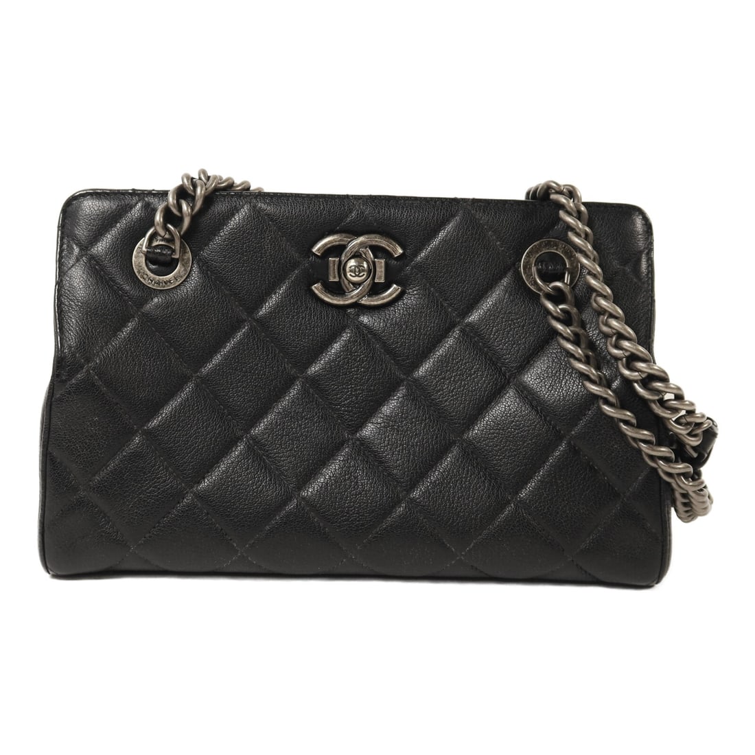 CHANEL Black Calfskin CC Chain Shoulder Bag GHW: CHANEL Black Calfskin CC Chain Shoulder Bag GHW This Chanel CC shoulder bag features luxurious black calfskin leather and a gold-tone chain strap. Designed in a classic silhouette, it offers both eleg