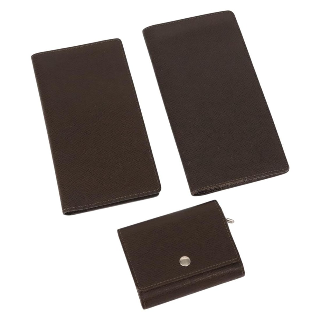 LOUIS VUITTON Taiga Wallet Set of 3 Grizzly Auth 147062: LOUIS VUITTON Taiga Wallet Set of 3 Grizzly Auth 147062 This authentic Louis Vuitton Taiga Wallet 3 Set in Grizzly is a stylish accessory crafted from durable Taiga leather. The exterior showcases the