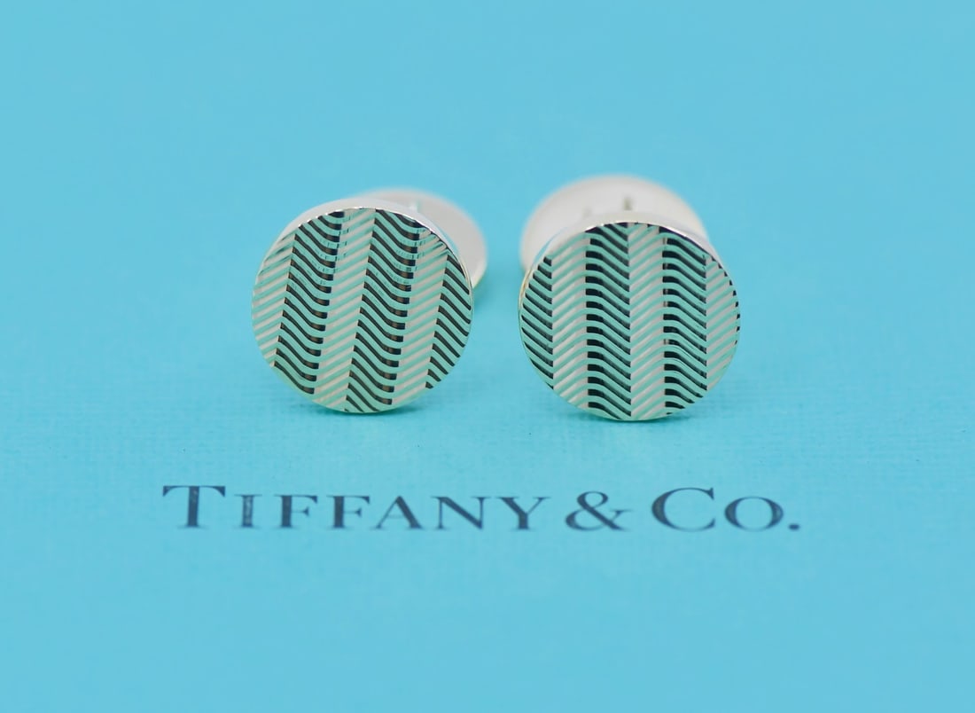 14K Yellow Gold Men's Cufflinks by Tiffany & Co with Pouch: 14K Yellow Gold Men's Cufflinks by Tiffany & Co with Pouch These men's cufflinks are crafted from 14k yellow gold and designed by Tiffany & Co. They feature a classic style and come from the United St