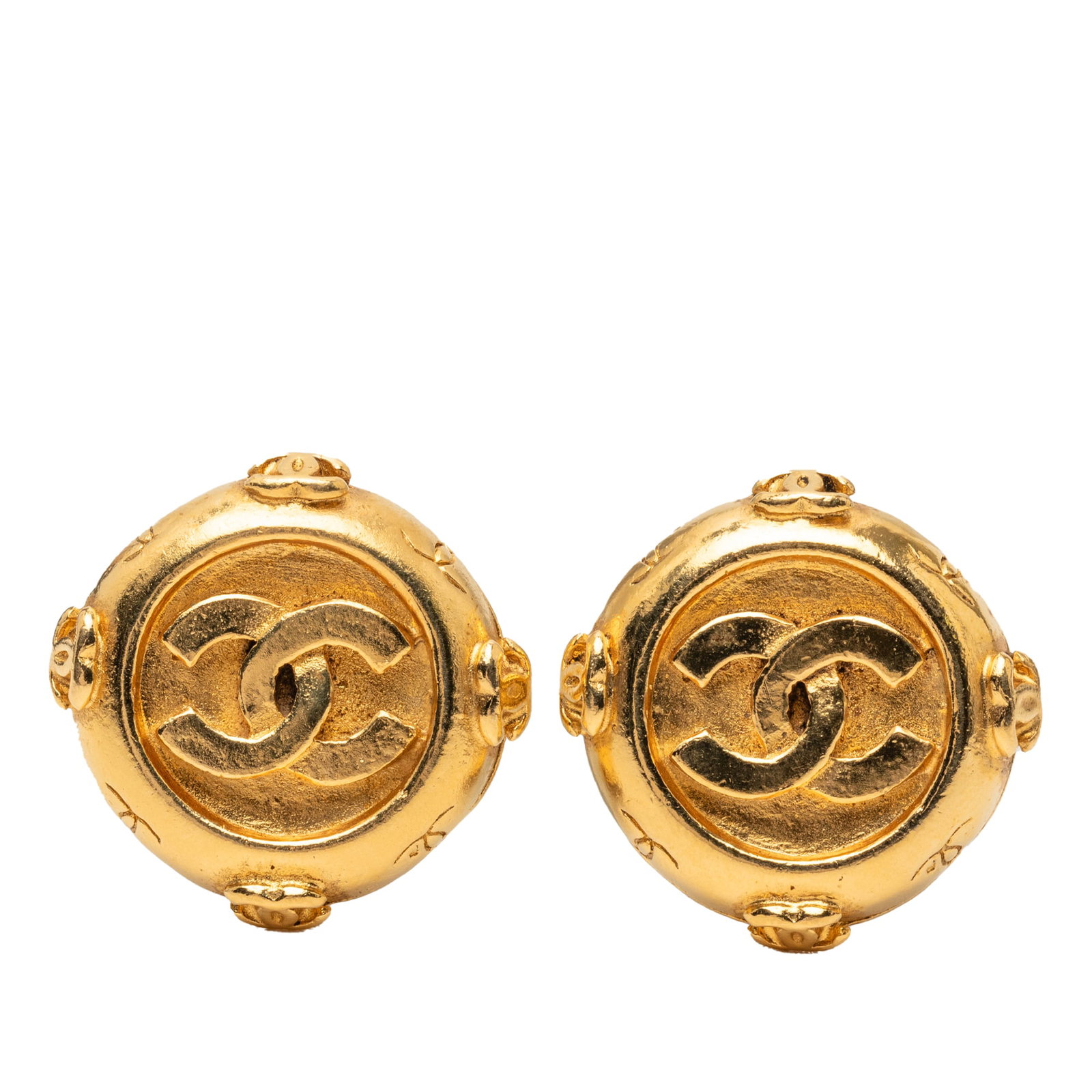 Chanel CC Logo Round Gold Plated Metal Clip On Earrings: Chanel CC Logo Round Gold Plated Metal Clip On Earrings These Chanel round clip-on earrings feature a gold plated metal body and showcase the iconic CC logo. Designed for non-pierced ears, they offer 