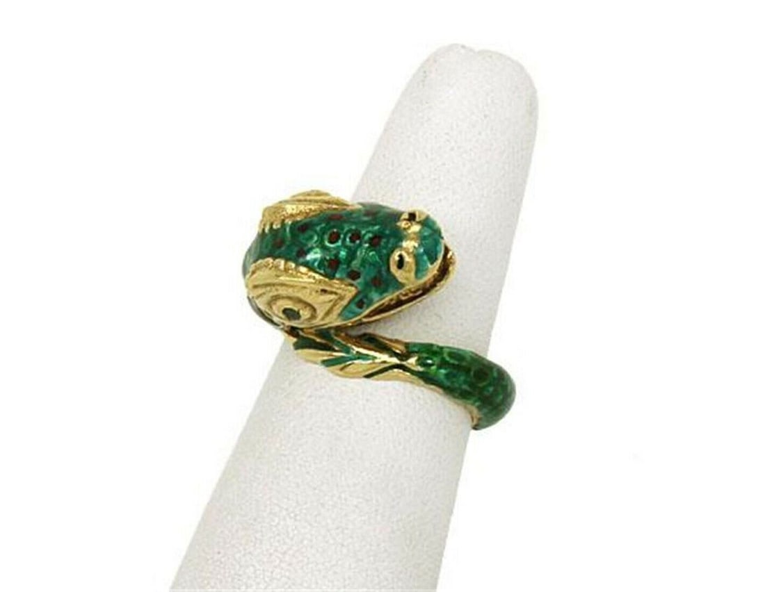 Vintage 18k Yellow Gold Snake Motif Emerald Ring Size 7: Vintage 18k Yellow Gold Snake Motif Emerald Ring Size 7 This vintage snake motif ring is crafted from 18k yellow gold and features an intricate sculptural serpent design. The ring is enhanced with vib