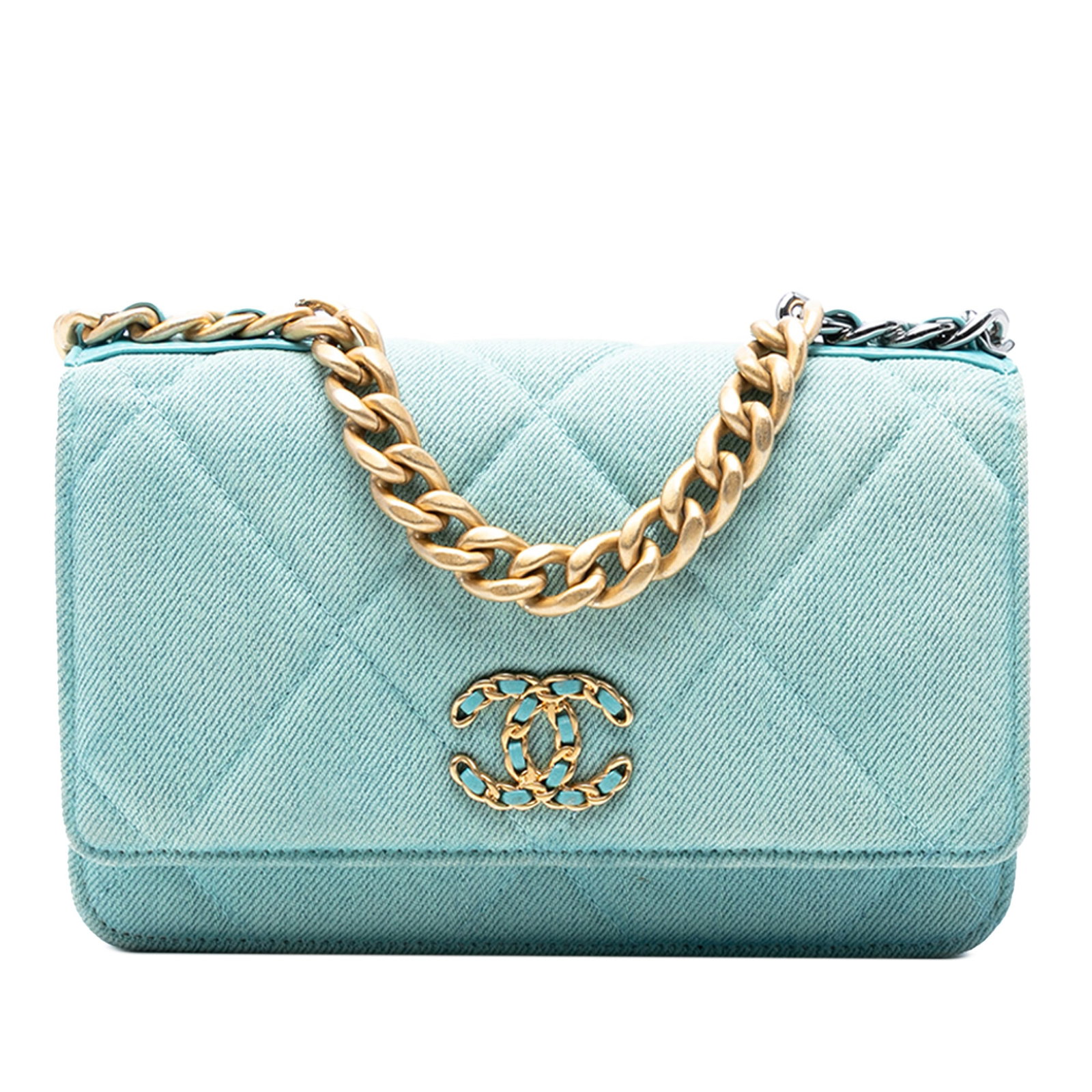 Chanel Denim 19 Flap Wallet On Chain Blue Fabric: Chanel Denim 19 Flap Wallet On Chain Blue Fabric Introducing the Chanel Denim 19 Flap Wallet On Chain, a stylish accessory that combines elegance with practicality. This wallet features a quilted deni