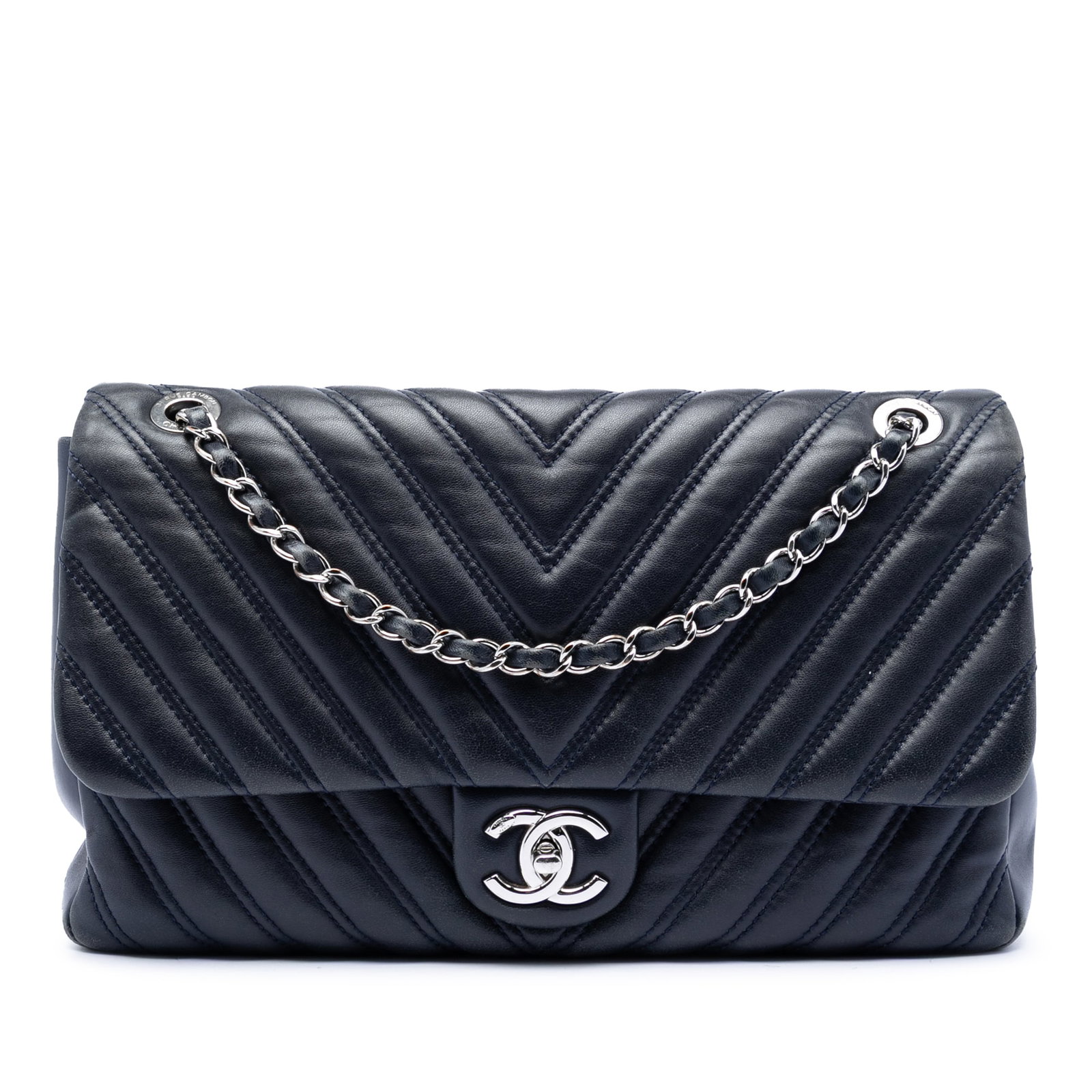 Chanel blue lambskin Jumbo Classic flap bag chevron chain strap: Chanel blue lambskin Jumbo Classic flap bag chevron chain strap This Chanel Jumbo Classic Chevron Lambskin Double Stitch Single Flap shoulder bag is crafted from quilted blue lambskin leather and feat