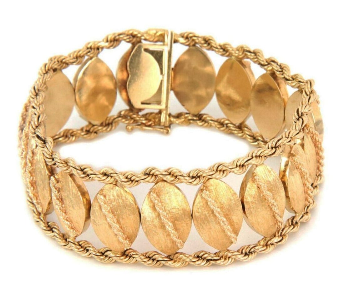 14k Yellow Gold Rope Link Estate Bracelet: 14k Yellow Gold Rope Link Estate Bracelet This vintage rope link bracelet is crafted from solid 14k yellow gold and features bold, dimensional links that create a rich, textured appearance. Its rope-s