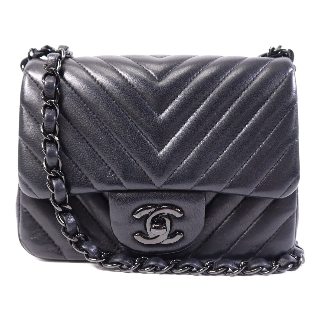 CHANEL Mini Classic 17 Black Lambskin Shoulder Bag A35200: CHANEL Mini Classic 17 Black Lambskin Shoulder Bag A35200 Introducing the CHANEL CC Mini Classic 17 Chain Shoulder Bag, a timeless accessory that embodies elegance and sophistication. Crafted from lux
